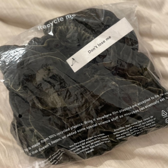 Reformation Amelia Velvet Top, NEW - Picture 7 of 8